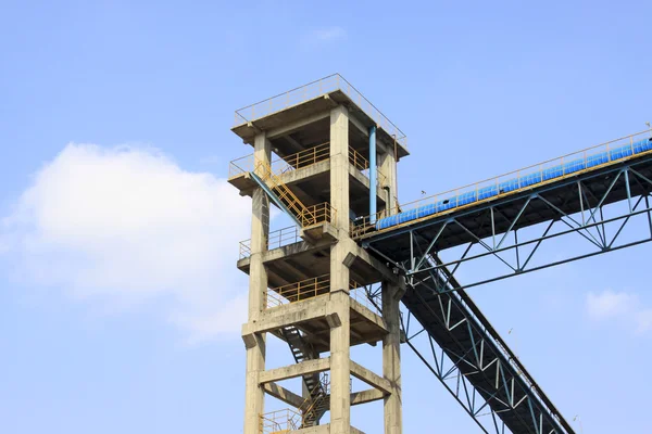 Mechanické zařízení v továrně na cement — Stock fotografie