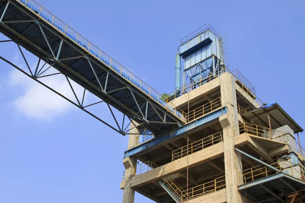 Mechanical facilities in a cement factory — Stock Photo, Image