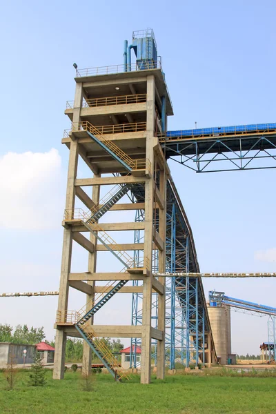 Mechanical facilities in a cement factory — Stock Photo, Image