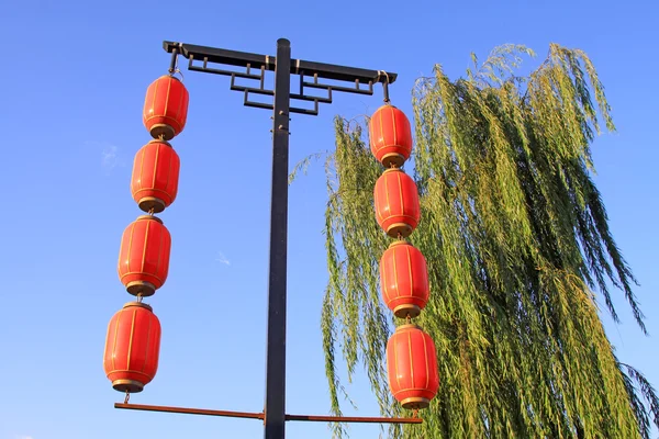 Red lanterns and willow in the blue sky — Stock Photo, Image