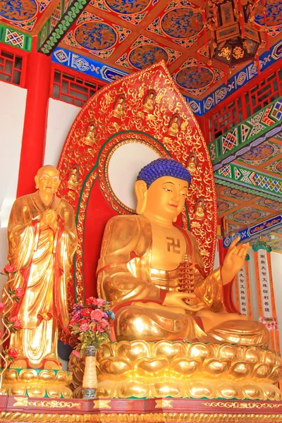 Levande bodhisattvan staty i ett tempel — Stockfoto