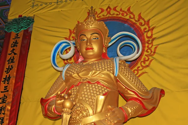 Er Lang Escultura de Dios en la sala de un templo — Foto de Stock