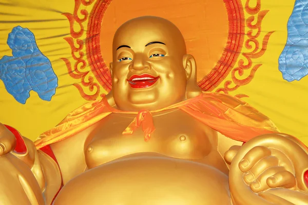 Maitreya Buda escultura en la sala de un templo — Foto de Stock