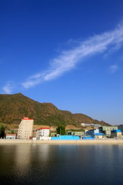 nehir kıyısında, güzellik manzara binalarda