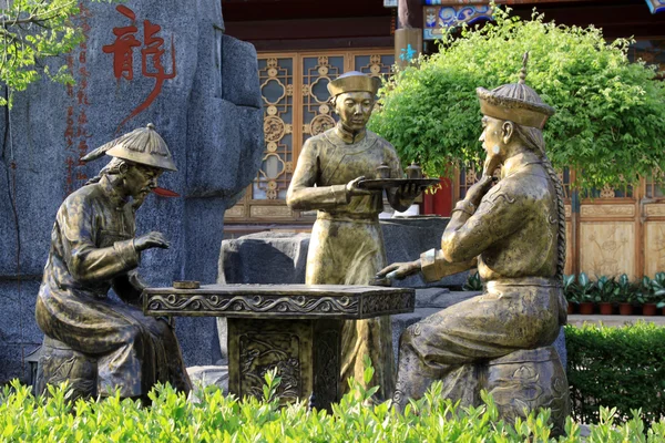 Antike chinesische Charakterskulptur in einem Park — Stockfoto