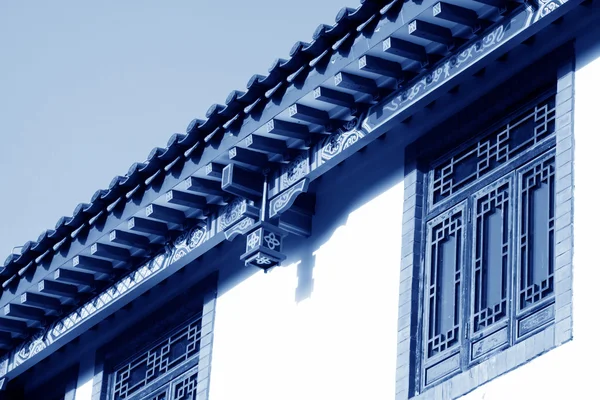 Ventana en el edificio antiguo — Foto de Stock