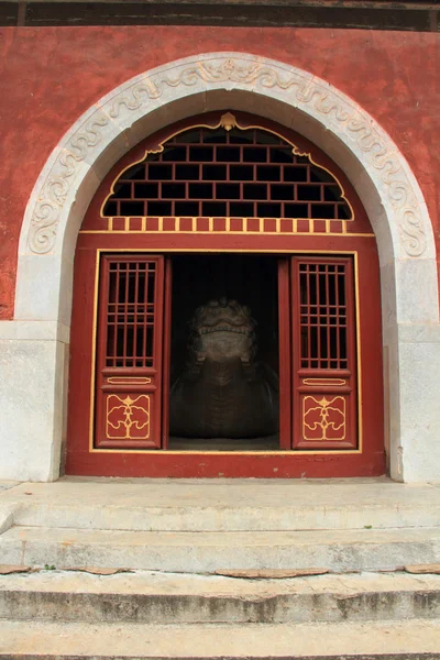 Portes du pavillon shintoïste, paysage architectural chinois antique — Photo