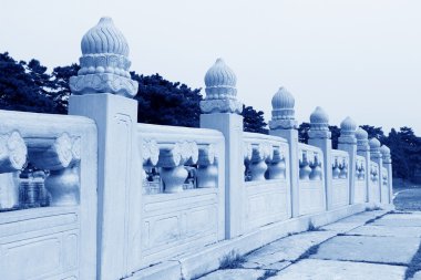 enfes köprü korkuluk, qing Halikarnossos, Doğu kral mezarları