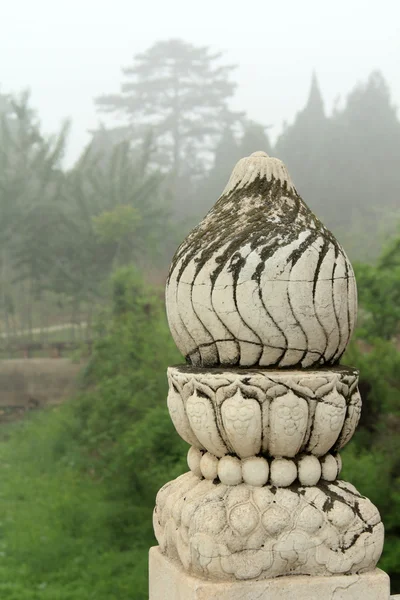 Stone carvings works on the bridge, Eastern Royal Tombs of the Q — Stock Photo, Image