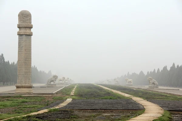 Tralki kolumny w wschodniej grobów królewskich dynastii qing, — Zdjęcie stockowe