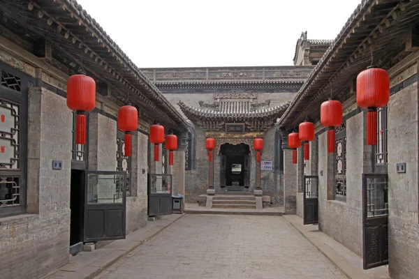 Chinese traditional architectural style courtyard, with the prot — Stock Photo, Image