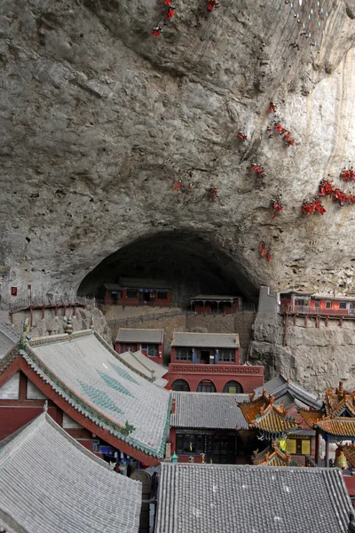 風光明媚なエリアの丘に寺院建築風景, — ストック写真