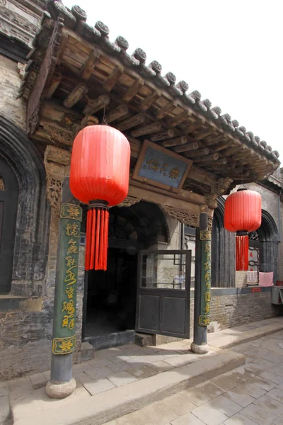 Cour de style architectural traditionnel chinois, avec le prot — Photo