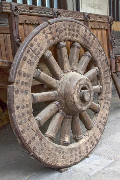 Houten wielen in een historisch museum, china — Stockfoto