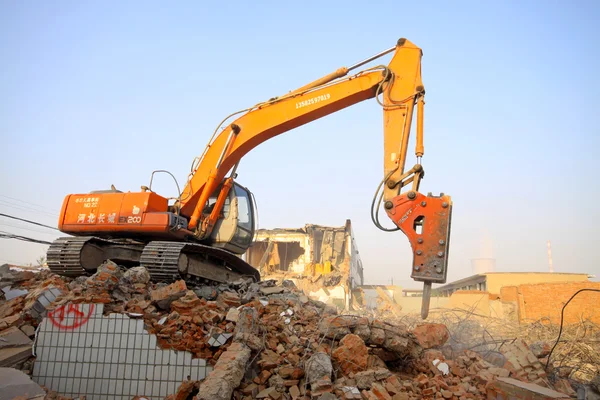 Ekskavatör inşaat enkaz içinde site kadar temiz