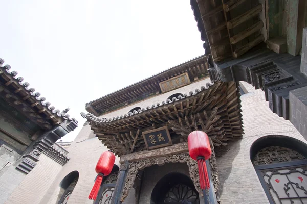 Pátio de estilo arquitetônico tradicional chinês, com o prot — Fotografia de Stock