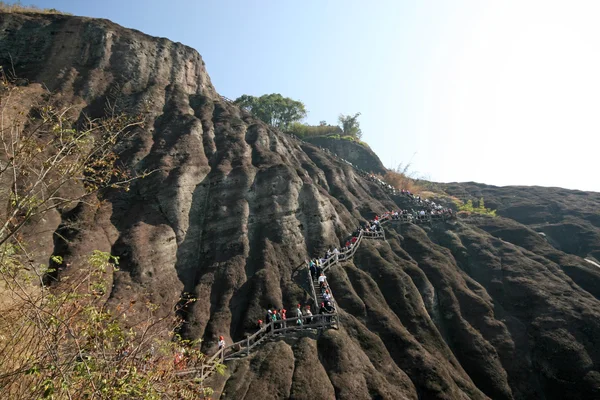 Turisté a plank road, wuyi mountain, provincie fujian, Čína — Stock fotografie