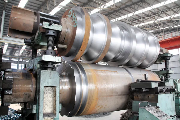 Punch na oficina de produção de ferro e aço empresa — Fotografia de Stock