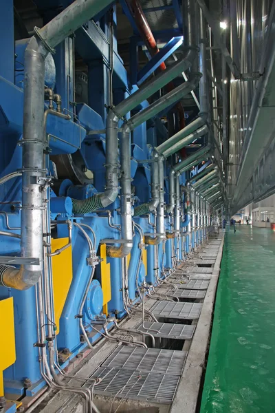 Papier machines apparatuur in een fabriek — Stockfoto