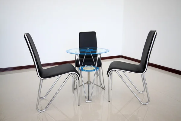 Ein Stuhl in einem Raum — Stockfoto