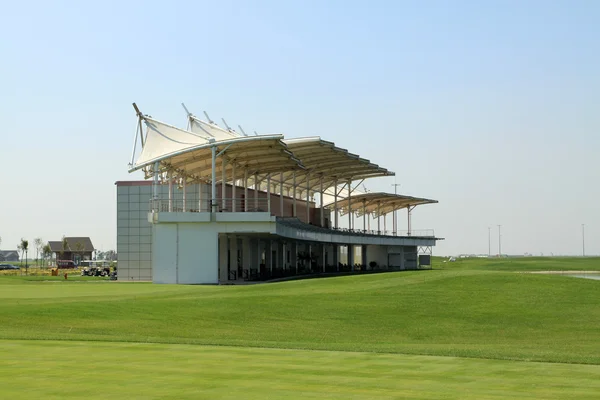 Edificios en el campo de golf — Foto de Stock