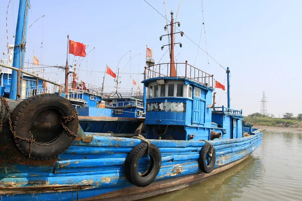 Barcos atracados en el muelle —  Fotos de Stock