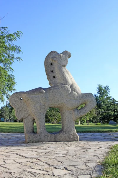 Zodiac sten i parken — Stockfoto