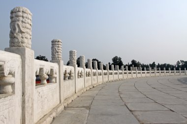 beyaz mermer kabartma korkuluk