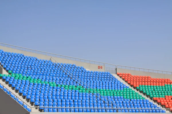 Zetels in een moderne sportfaciliteiten — Stockfoto