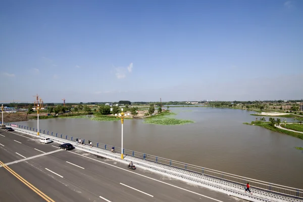 Puente sobre un río — Foto de Stock