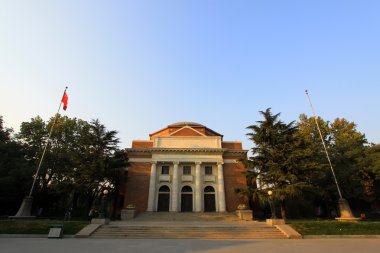 Pekin'de Tsinghua Üniversitesi Kampüs sahne