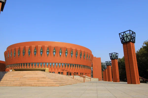 Архитектура и ландшафт кампуса Пекинского университета Цинхуа, C — стоковое фото