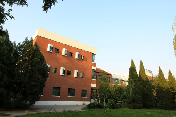 Architektur und Landschaft des Tsinghua-Universitätscampus in China — Stockfoto