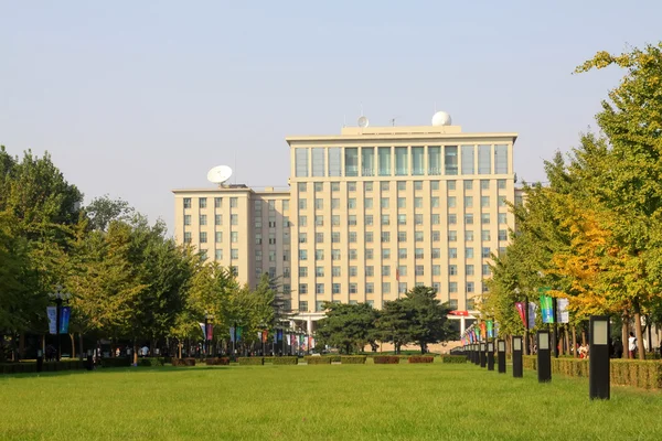 Tsinghua campus universitário arquitetura e paisagem na China — Fotografia de Stock