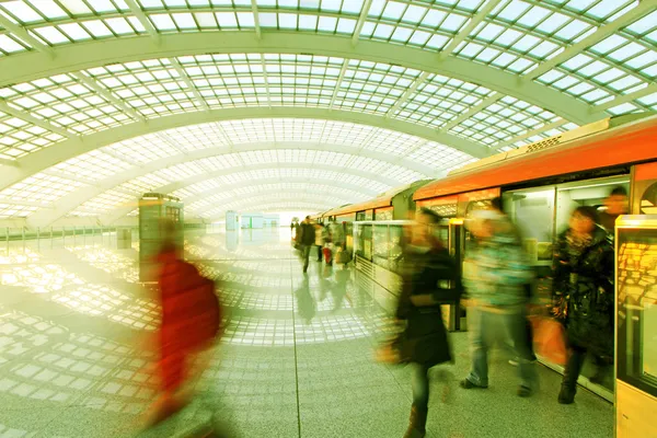 Pequim capital aeroporto internacional de passageiros trem e touris — Fotografia de Stock