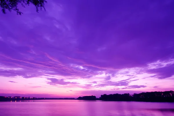 Nächtliche Flusslandschaft — Stockfoto