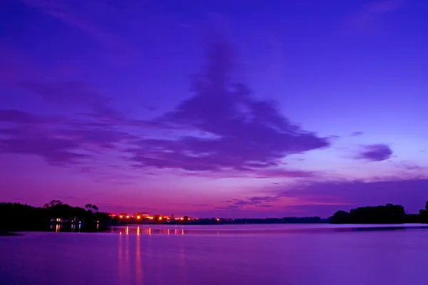 Paisaje nocturno del río —  Fotos de Stock