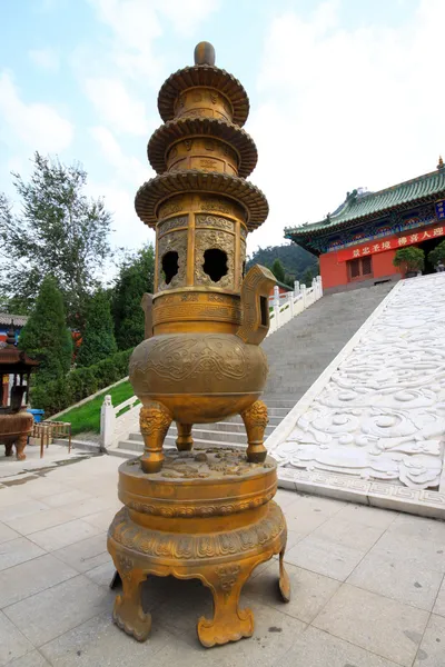 Obrovské kadidelnici v chrámu — Stock fotografie
