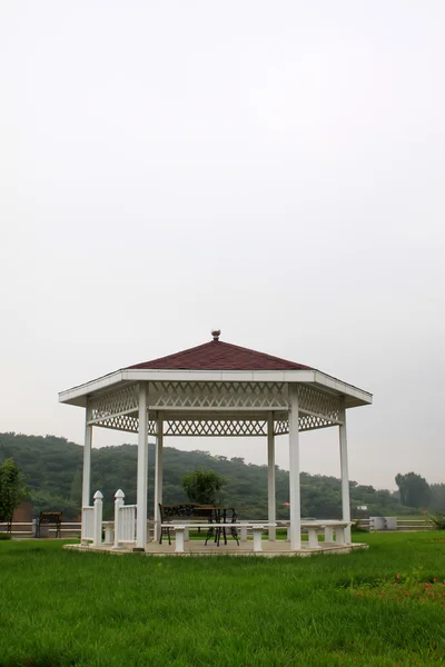 Grass and pavilion — Stock Photo, Image