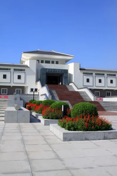 Paisaje de arquitectura china en un parque — Foto de Stock