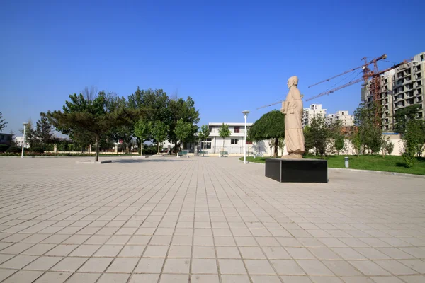 Stone statues in the square — Stock Photo, Image