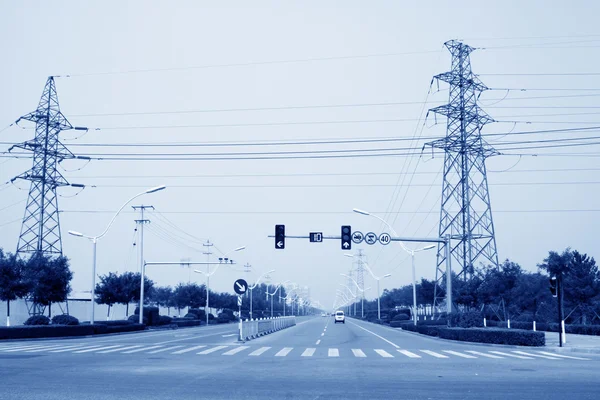 Urban roads and electricity tower — Stock Photo, Image