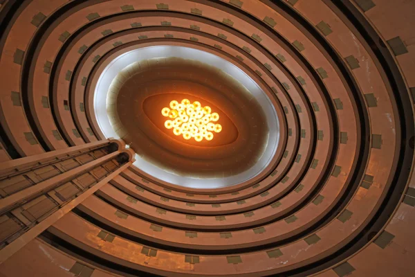 Absorber la luz de la cúpula y curva —  Fotos de Stock