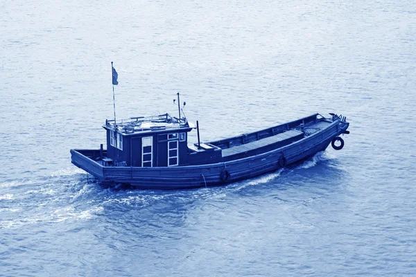 Navele de pescuit care conduc în mare — Fotografie, imagine de stoc