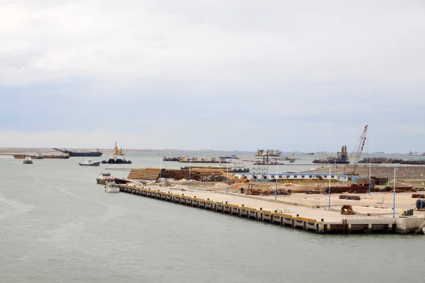 ⬇ Скачать картинки Грузчиков, стоковые фото Грузчиков в хорошем ...