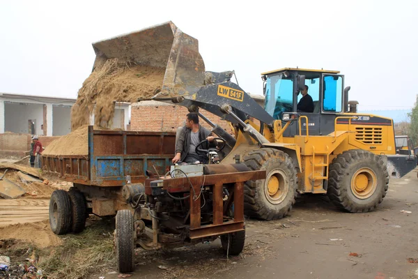 Kötü ev çekerek Traktörler — Stok fotoğraf