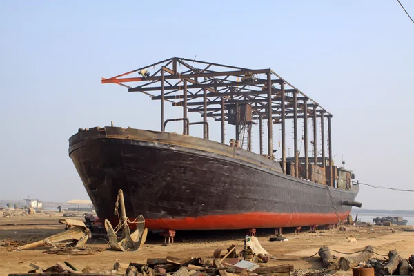 Um barcos na construção — Fotografia de Stock