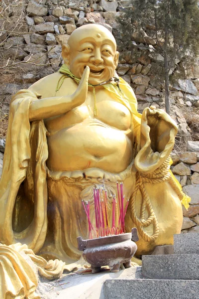 Буддизм бодгісаттва статуї в храмі — стокове фото