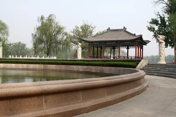 Park landschap in het voorjaar van — Stockfoto