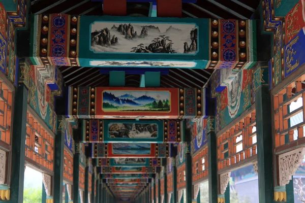 彩色的绘图或图案走廊，古代中国传统 — 图库照片